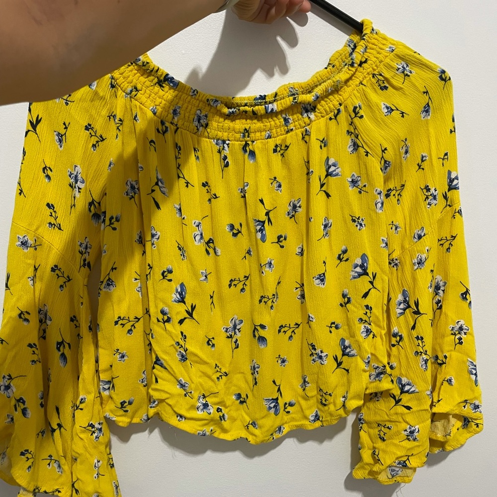 Off the Shoulder Flower Top - Picture 2 of 2